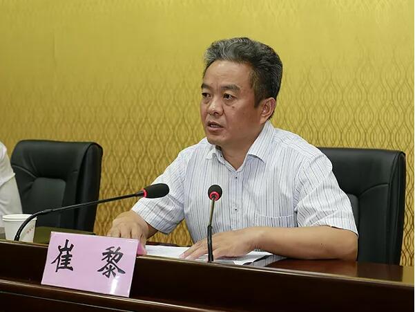 王牌閱官||阜南縣縣委書記崔黎公開喊話：當官不治孬人，比孬人還孬！