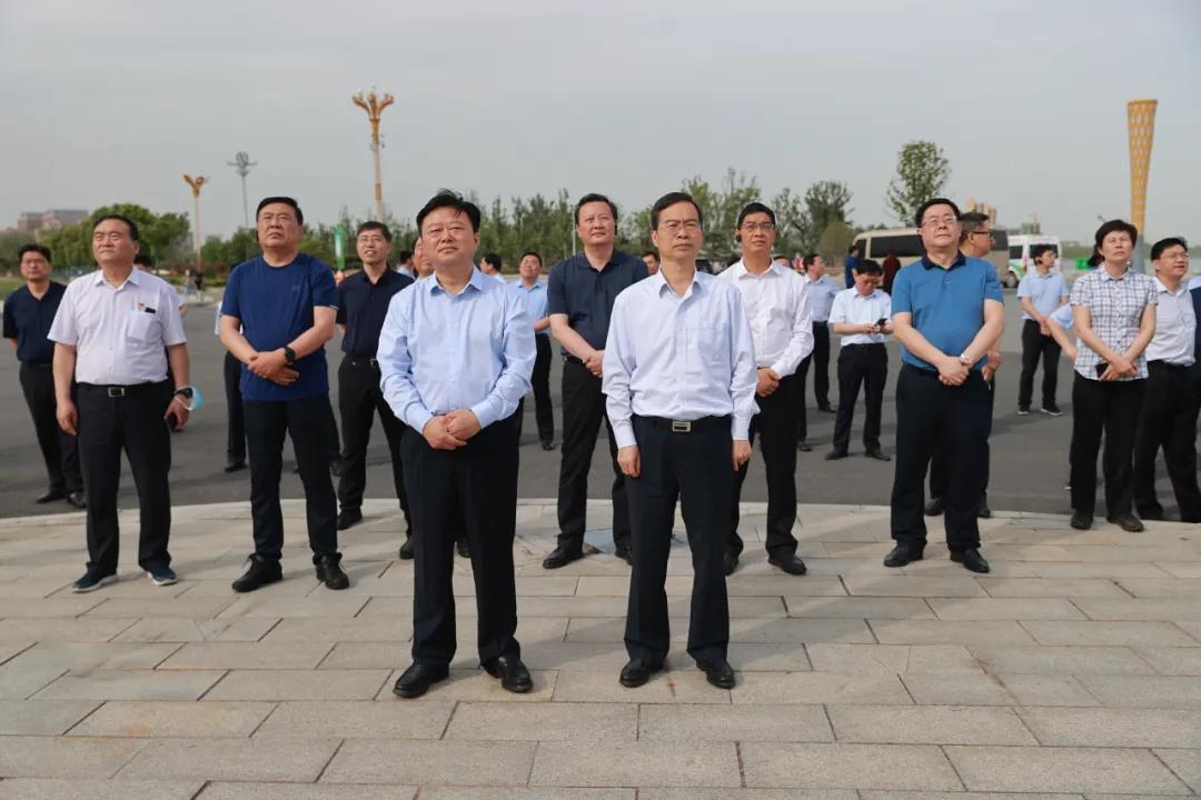 行進中的“座談會”