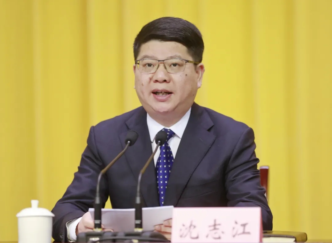 諸暨市委書記沈志江告誡全市干部：不當得過且過的“撞鐘先生”、濫竽充數的“南郭先生”、是非不分的“東郭先生”、不低不高的“差不多先生”