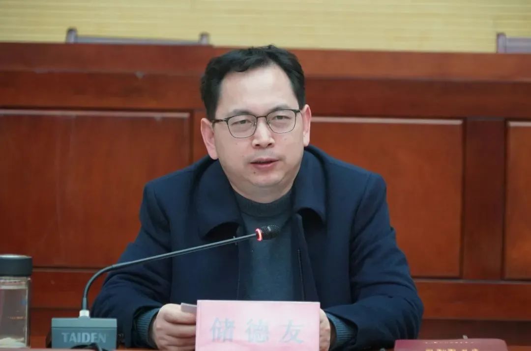 履新干部“第一課”上，旌德縣委書記儲德友要求：新手要盡快上手，抓緊一切可用的時間，削尖了頭鉆進去快速完成角色轉換