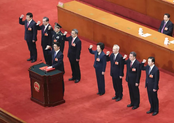 王牌官察||解讀“專家治國(guó)專業(yè)理政”的劉鶴＆易綱樣本